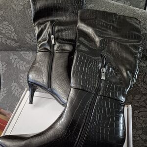 Crocodile-Patterned Women's Boots Size 11